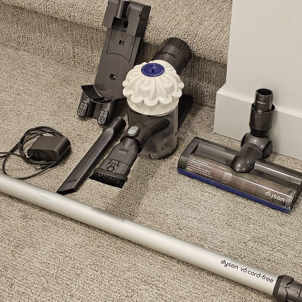Dyson V6 Cord-Free Vacuum Cleaner